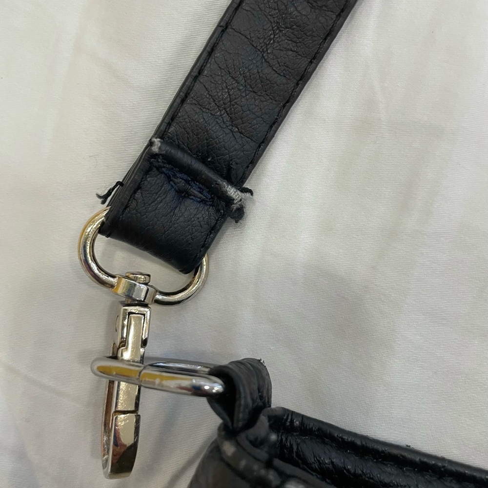 Elegant Black Cross Body Bag - Picture 4 of 16